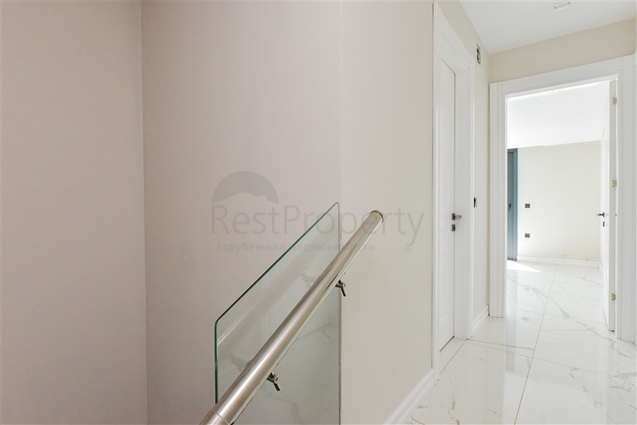 Пентхаус 3+1 с отдельной кухней на первой береговой линии в Кестеле