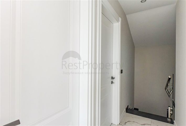 Пентхаус 3+1 с отдельной кухней на первой береговой линии в Кестеле