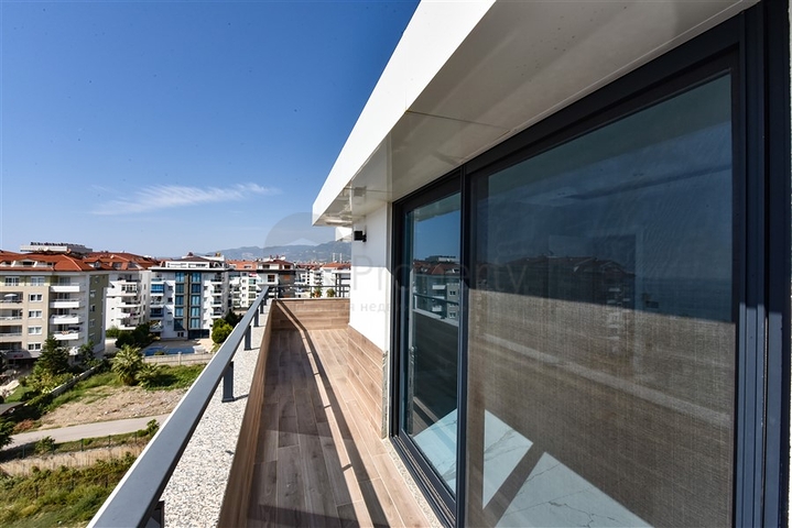 Пентхаус 3+1 с отдельной кухней на первой береговой линии в Кестеле