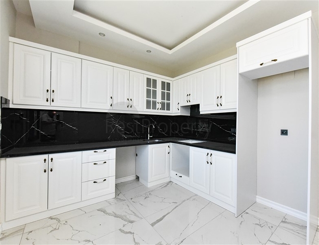 Пентхаус 3+1 с отдельной кухней на первой береговой линии в Кестеле