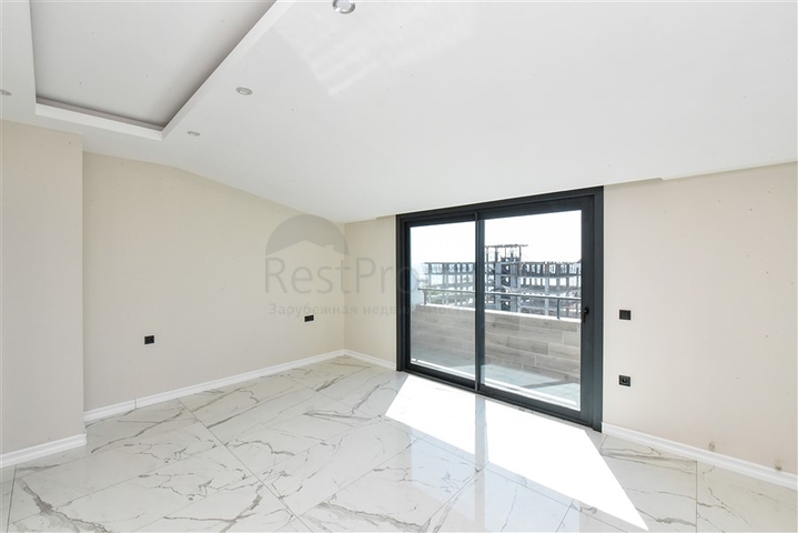 Пентхаус 3+1 с отдельной кухней на первой береговой линии в Кестеле