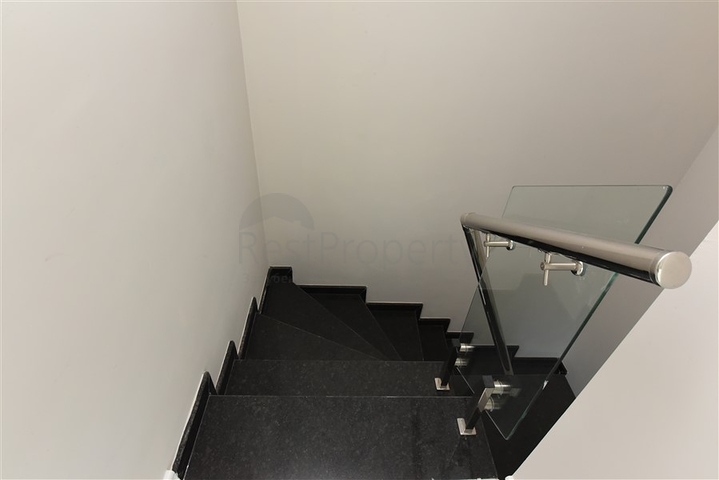 Пентхаус 3+1 с отдельной кухней на первой береговой линии в Кестеле