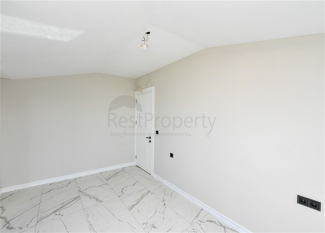 Пентхаус 3+1 с отдельной кухней на первой береговой линии в Кестеле