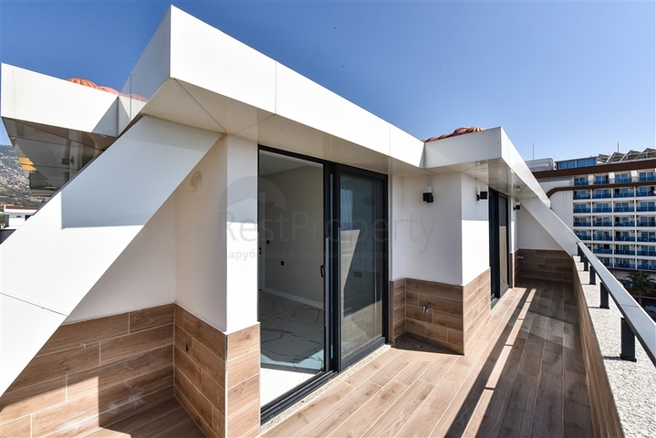 Пентхаус 3+1 с отдельной кухней на первой береговой линии в Кестеле