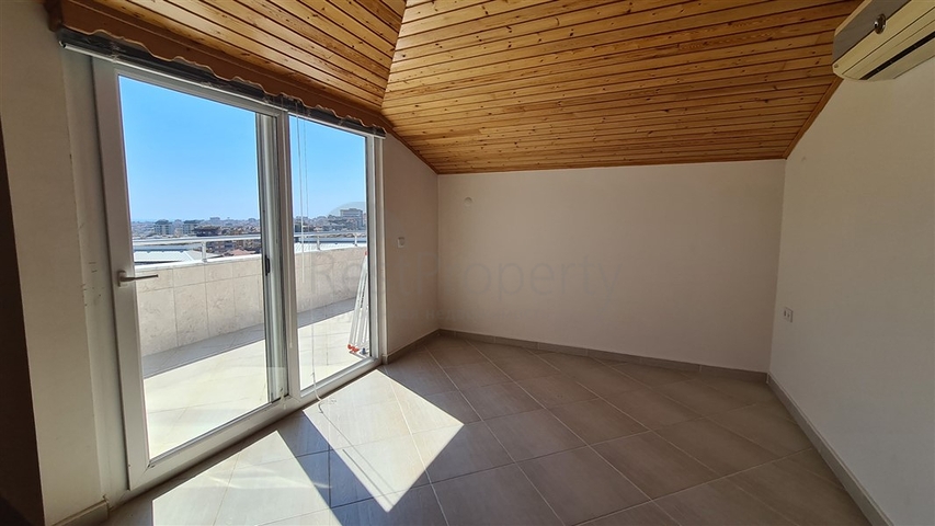 Пентхаус 4+1 с видом на море в самом центре Алании