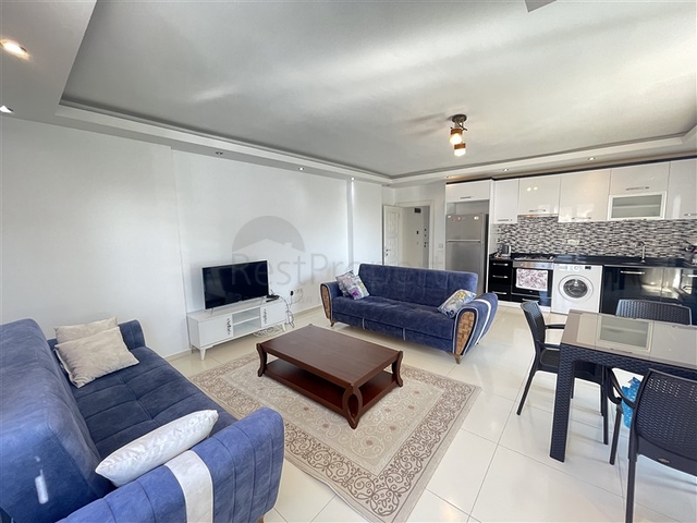 Просторная трехкомнатная квартира с большим балконом и видом на море