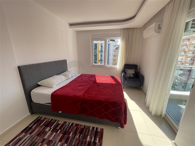 Просторная трехкомнатная квартира с большим балконом и видом на море