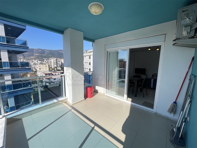 Просторная трехкомнатная квартира с большим балконом и видом на море