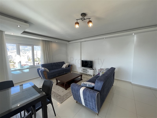 Просторная трехкомнатная квартира с большим балконом и видом на море