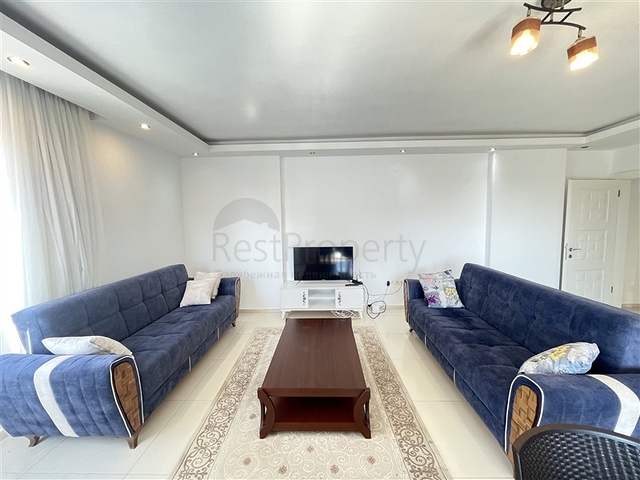 Просторная трехкомнатная квартира с большим балконом и видом на море