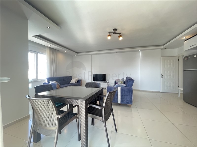 Просторная трехкомнатная квартира с большим балконом и видом на море