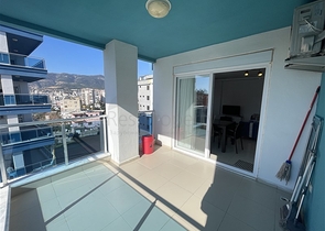 Просторная трехкомнатная квартира с большим балконом и видом на море