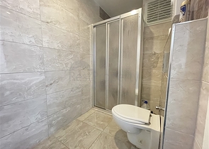 Просторная трехкомнатная квартира с большим балконом и видом на море