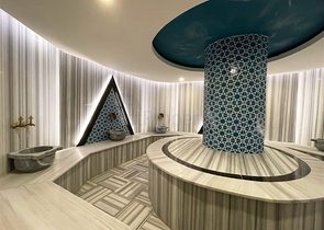 Просторная трехкомнатная квартира с большим балконом и видом на море