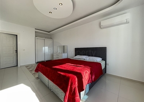 Просторная трехкомнатная квартира с большим балконом и видом на море