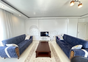 Просторная трехкомнатная квартира с большим балконом и видом на море