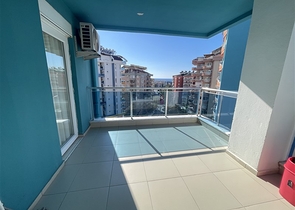 Просторная трехкомнатная квартира с большим балконом и видом на море