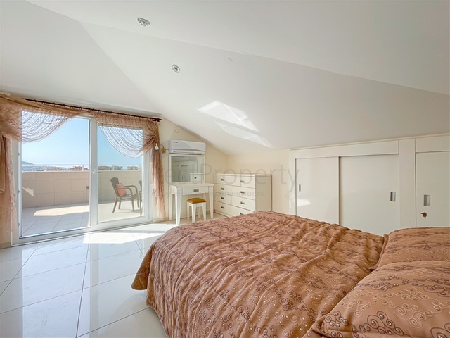 Просторный пентхаус 3+1 в районе Джикджилли