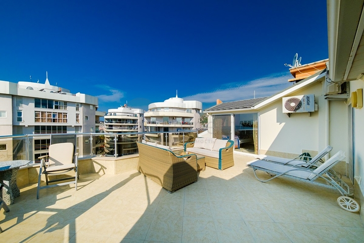 Пентхаус 4+1 с видом на море в Джикджилли