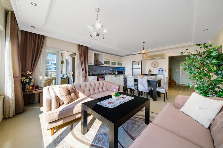 Пентхаус 4+1 с видом на море в Джикджилли