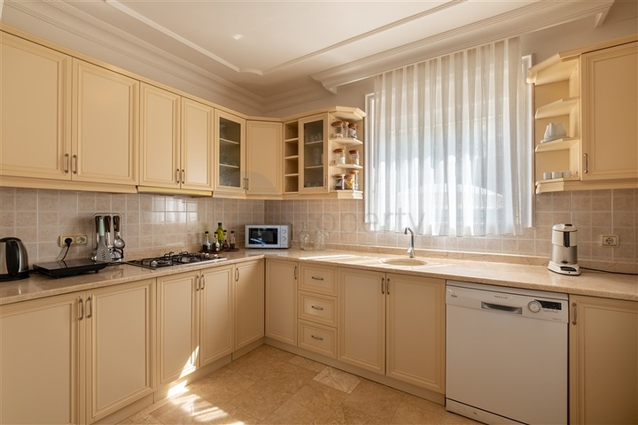 Меблированная вилла планировкой 2+1 в районе Махмутлар