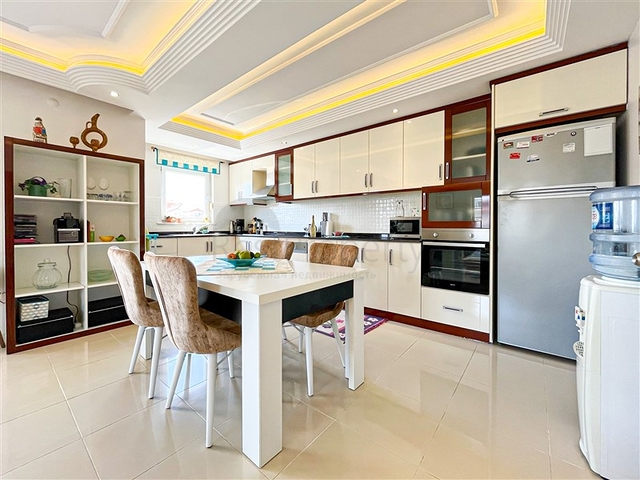 Просторная квартира с удобным местом расположения в районе Оба