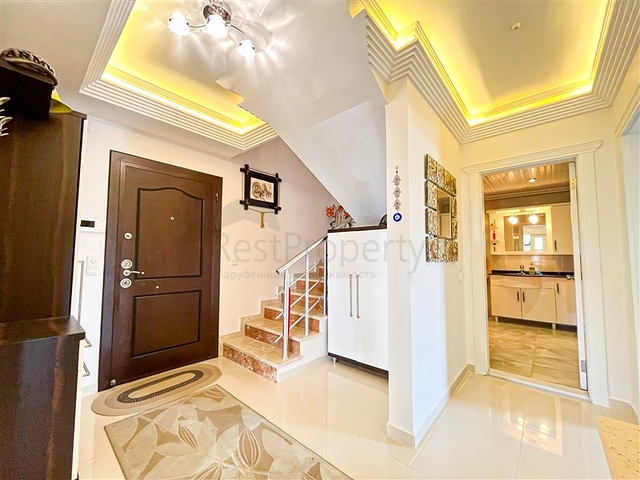 Просторная квартира с удобным местом расположения в районе Оба