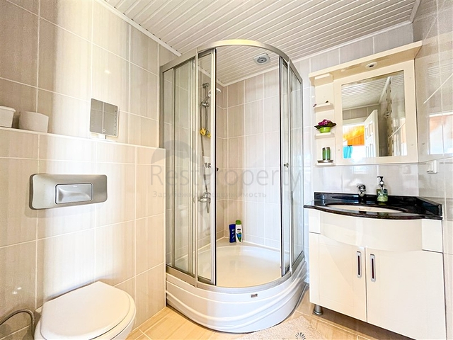 Просторная квартира с удобным местом расположения в районе Оба