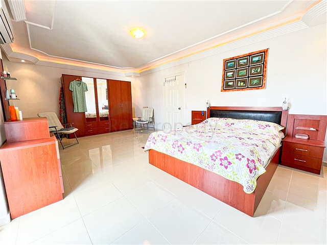 Просторная квартира с удобным местом расположения в районе Оба