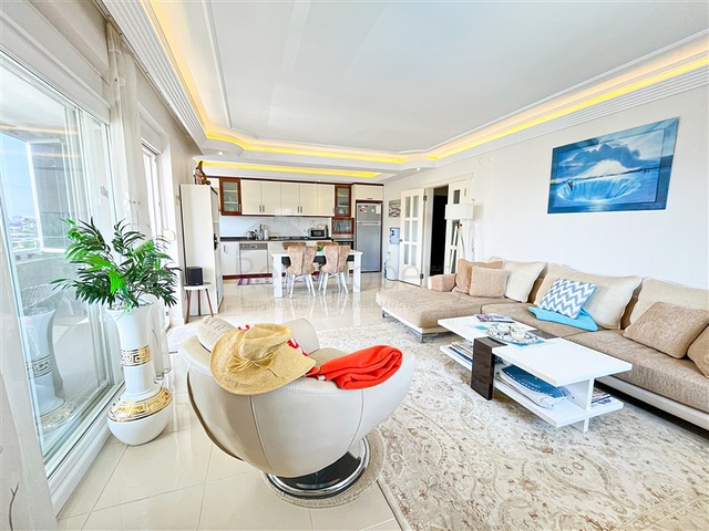 Просторная квартира с удобным местом расположения в районе Оба