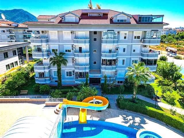 Просторная квартира с удобным местом расположения в районе Оба