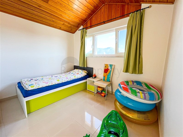 Просторная квартира с удобным местом расположения в районе Оба