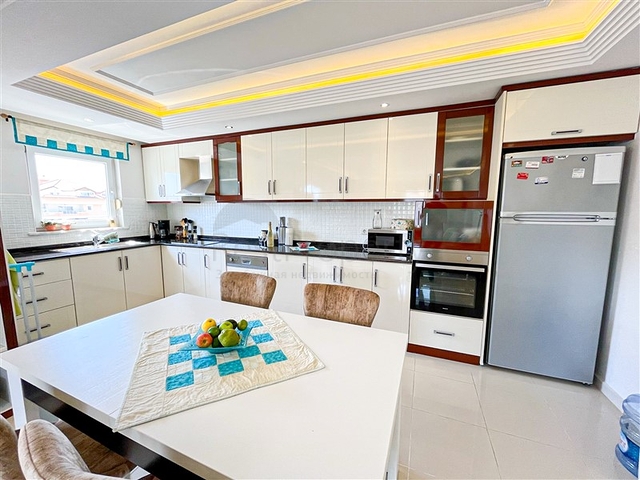 Просторная квартира с удобным местом расположения в районе Оба