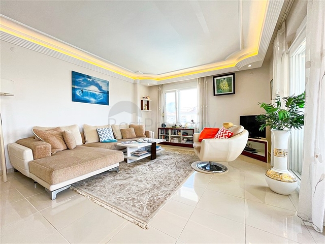 Просторная квартира с удобным местом расположения в районе Оба