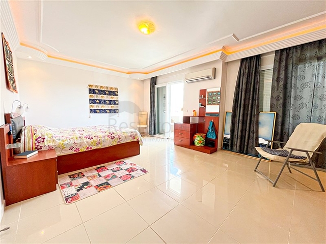 Просторная квартира с удобным местом расположения в районе Оба