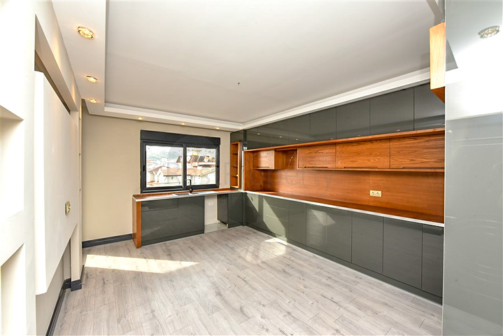 Квартира 3+1 с отдельной кухней в центре Алании