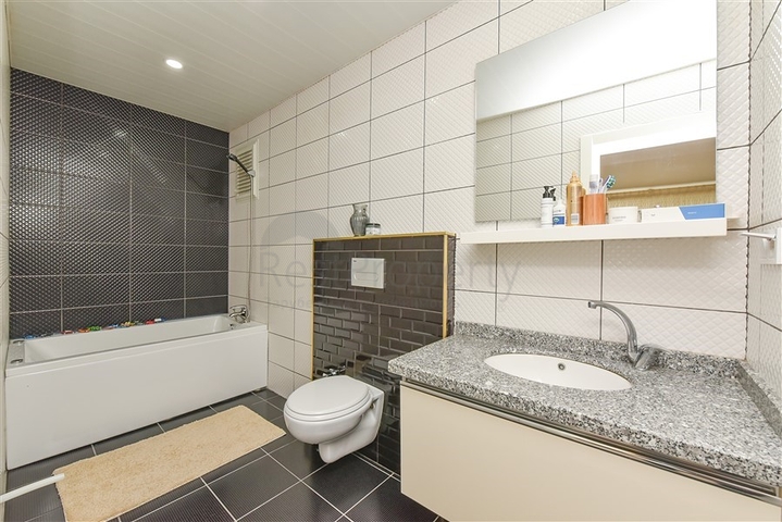 Пентхаус планировкой 4+1 с отдельной кухней в районе Оба