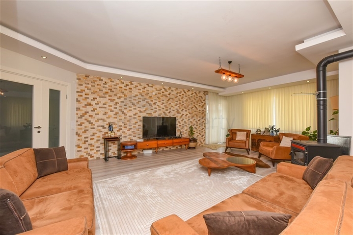 Пентхаус планировкой 4+1 с отдельной кухней в районе Оба