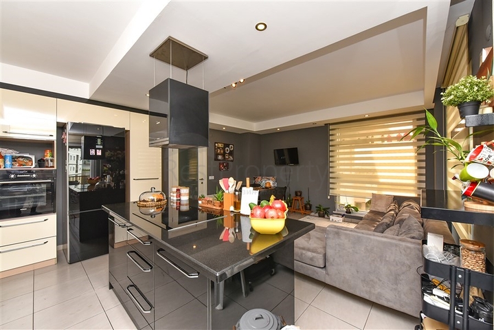 Пентхаус планировкой 4+1 с отдельной кухней в районе Оба