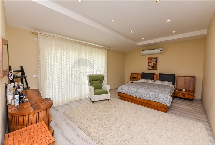 Пентхаус планировкой 4+1 с отдельной кухней в районе Оба