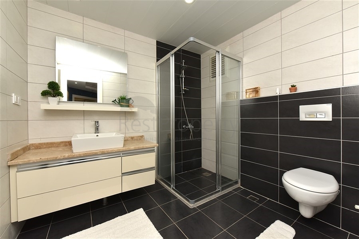 Пентхаус планировкой 4+1 с отдельной кухней в районе Оба