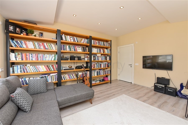 Пентхаус планировкой 4+1 с отдельной кухней в районе Оба