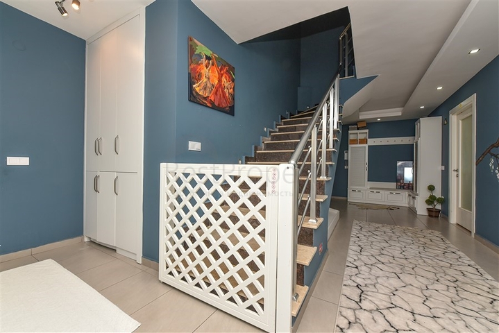 Пентхаус планировкой 4+1 с отдельной кухней в районе Оба