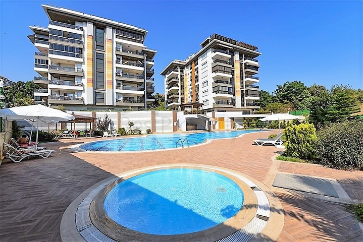 Пентхаус планировкой 4+1 с отдельной кухней в районе Оба