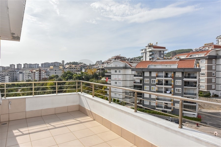 Пентхаус планировкой 4+1 с отдельной кухней в районе Оба