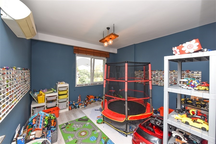 Пентхаус планировкой 4+1 с отдельной кухней в районе Оба