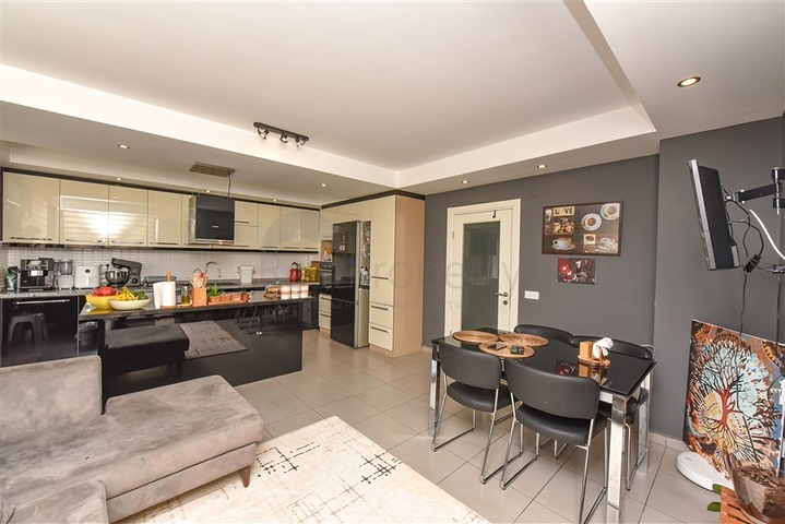 Пентхаус планировкой 4+1 с отдельной кухней в районе Оба