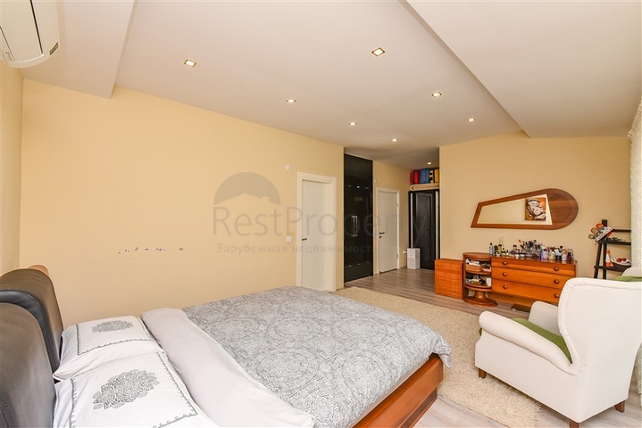 Пентхаус планировкой 4+1 с отдельной кухней в районе Оба