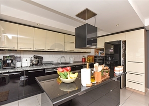 Пентхаус планировкой 4+1 с отдельной кухней в районе Оба