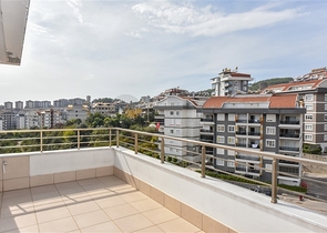 Пентхаус планировкой 4+1 с отдельной кухней в районе Оба